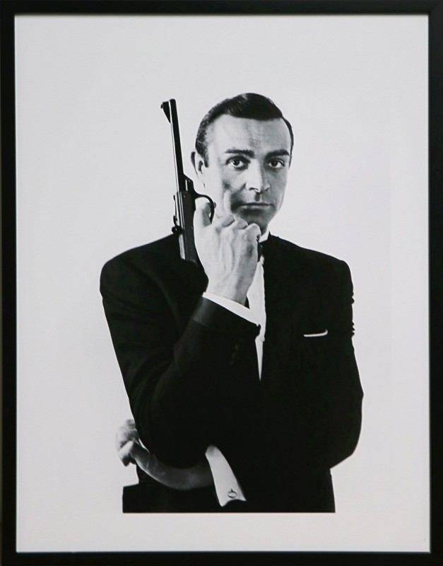 FRAME JAMES BOND WITH A GUN - PHOTO, PRINTS FRAME JAMES BOND WITH A GUN - PHOTO, PRINTS